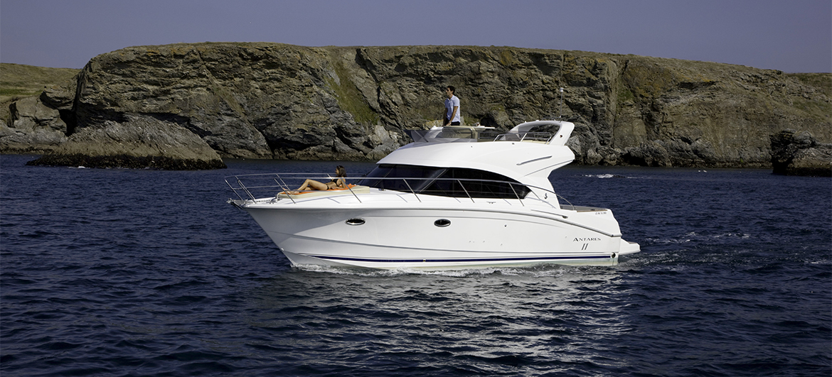 Beneteau bateaux a moteur